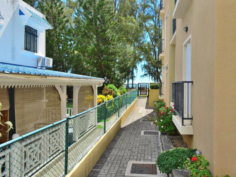 Paradya Beach Apartments Flic-en-Flacq Esterno foto