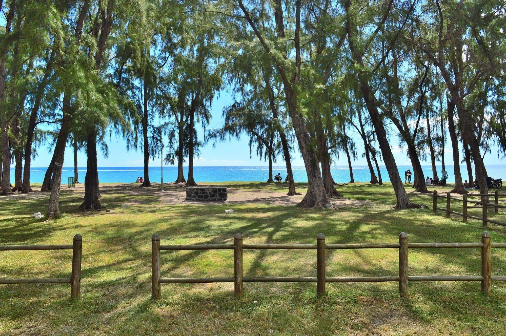 Paradya Beach Apartments Flic-en-Flacq Esterno foto